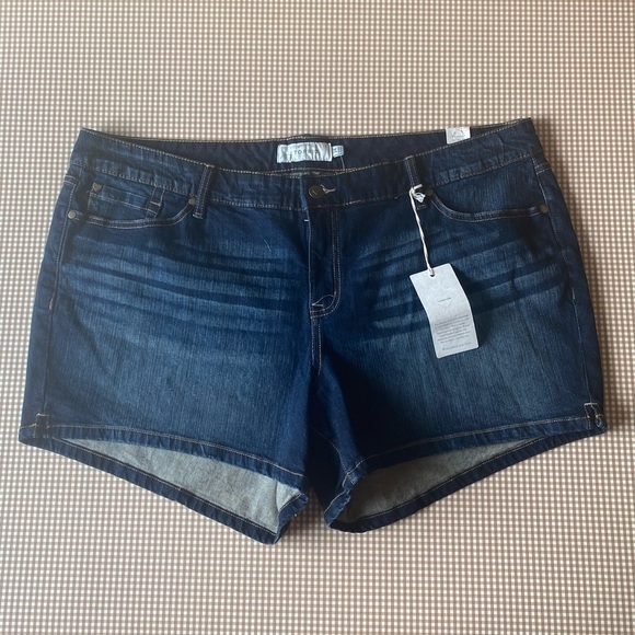Torrid women’s denim shorts. Size 24. NWT - Picture 2 of 14